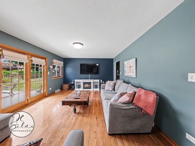 4402 Sycamore Lane, Rolling Meadows, IL 60008