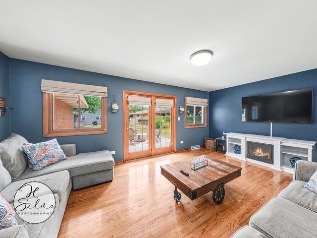 4402 Sycamore Lane, Rolling Meadows, IL 60008