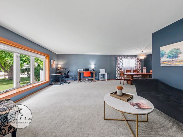4402 Sycamore Lane, Rolling Meadows, IL 60008
