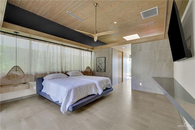 2620 W Chesterfield Avenue, Edinburg, TX 78539