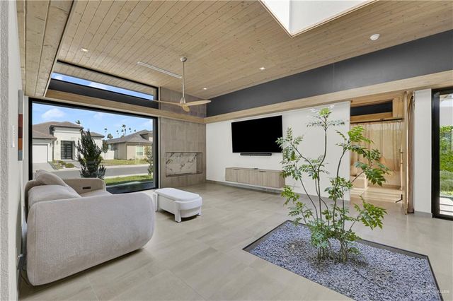 2620 W Chesterfield Avenue, Edinburg, TX 78539