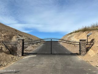 W 1562 Goodlander Rd # 4, Selah, WA 98942