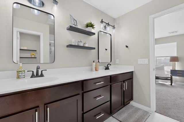 1400 Tierra Verde Loop NW, Los Lunas, NM 87031