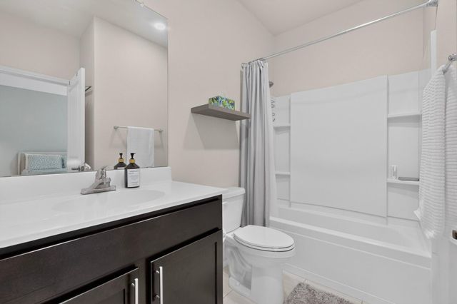 1400 Tierra Verde Loop NW, Los Lunas, NM 87031