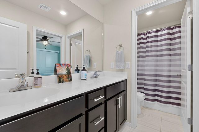1400 Tierra Verde Loop NW, Los Lunas, NM 87031