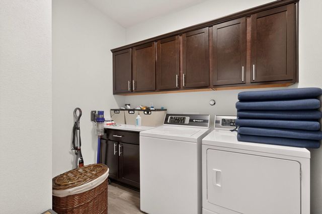 1400 Tierra Verde Loop NW, Los Lunas, NM 87031