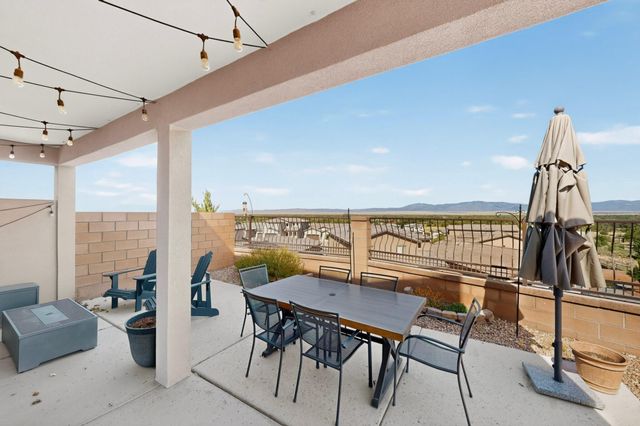 1400 Tierra Verde Loop NW, Los Lunas, NM 87031