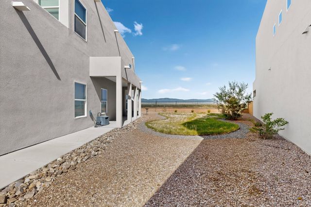 1400 Tierra Verde Loop NW, Los Lunas, NM 87031