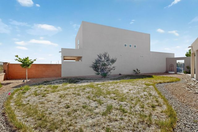 1400 Tierra Verde Loop NW, Los Lunas, NM 87031