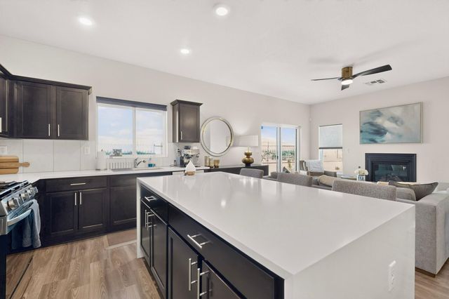 1400 Tierra Verde Loop NW, Los Lunas, NM 87031