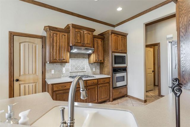 1906 Lighthouse Lane, Tuttle, OK 73089