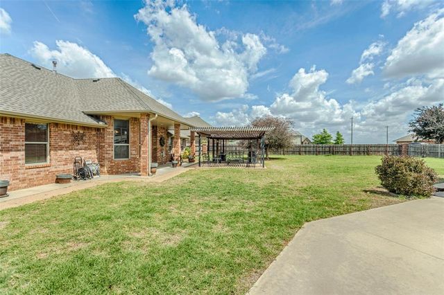 1906 Lighthouse Lane, Tuttle, OK 73089