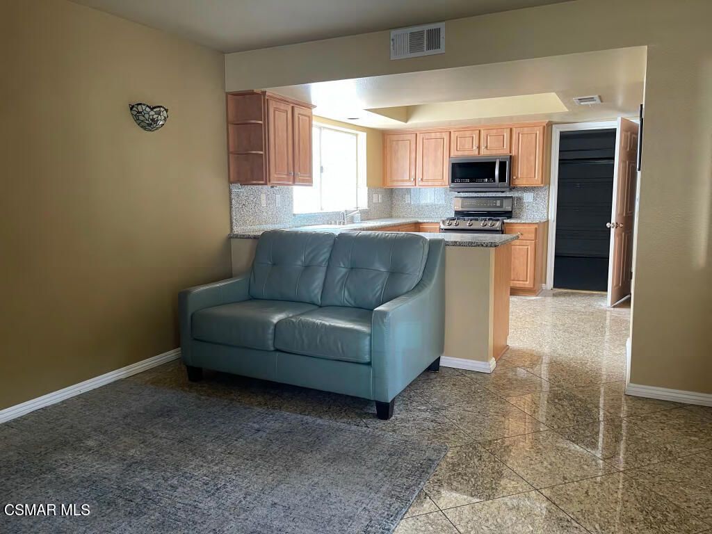 18410 Keswick Street 5, Reseda, CA 91335 — photo 4