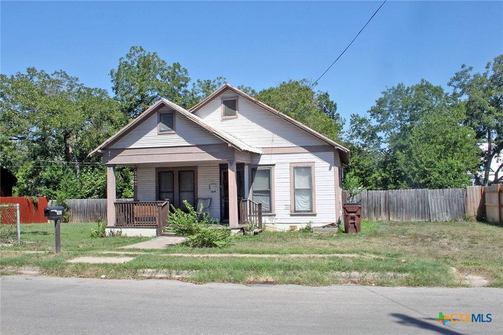 140 Elm Street, Lockhart, TX 78644