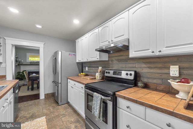 432 S ROLLING RD, Catonsville, MD 21228