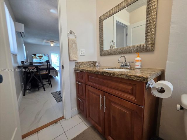 1430 N 68th Avenue B, Hollywood, FL 33024