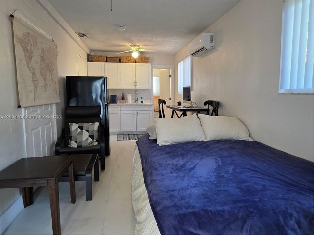 1430 N 68th Avenue B, Hollywood, FL 33024