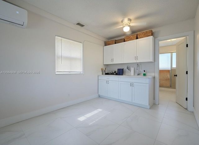 1430 N 68th Avenue B, Hollywood, FL 33024