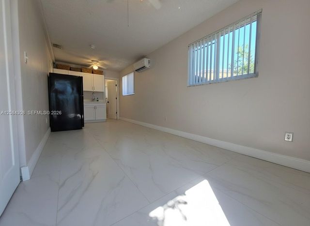 1430 N 68th Avenue B, Hollywood, FL 33024