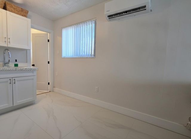 1430 N 68th Avenue B, Hollywood, FL 33024