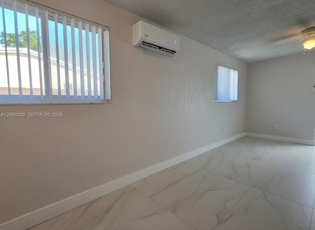 1430 N 68th Avenue B, Hollywood, FL 33024