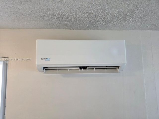 1430 N 68th Avenue B, Hollywood, FL 33024