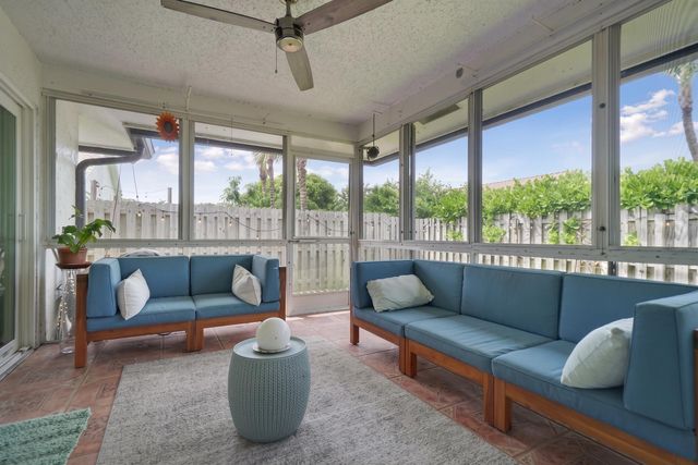 129 Stillwater Circle, Jupiter, FL 33458