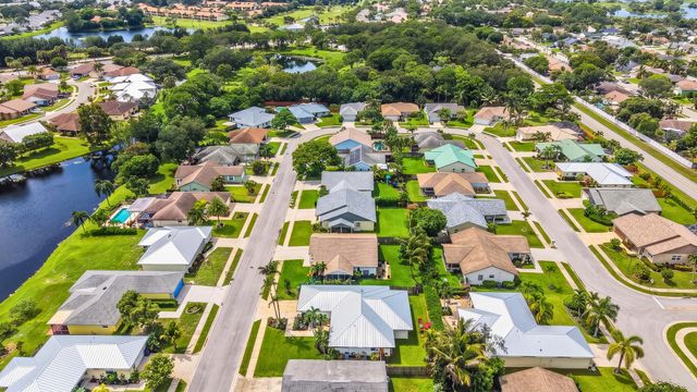 129 Stillwater Circle, Jupiter, FL 33458