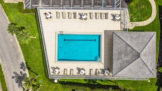 129 Stillwater Circle, Jupiter, FL 33458