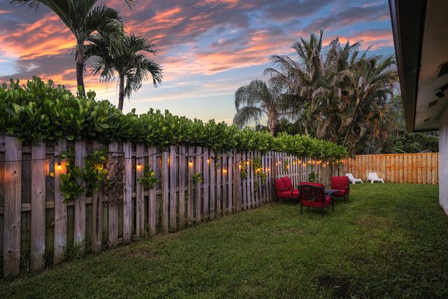 129 Stillwater Circle, Jupiter, FL 33458