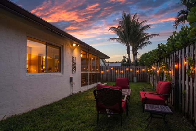 129 Stillwater Circle, Jupiter, FL 33458