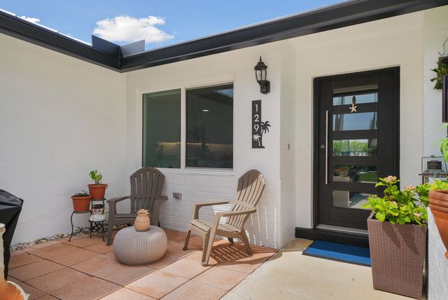 129 Stillwater Circle, Jupiter, FL 33458