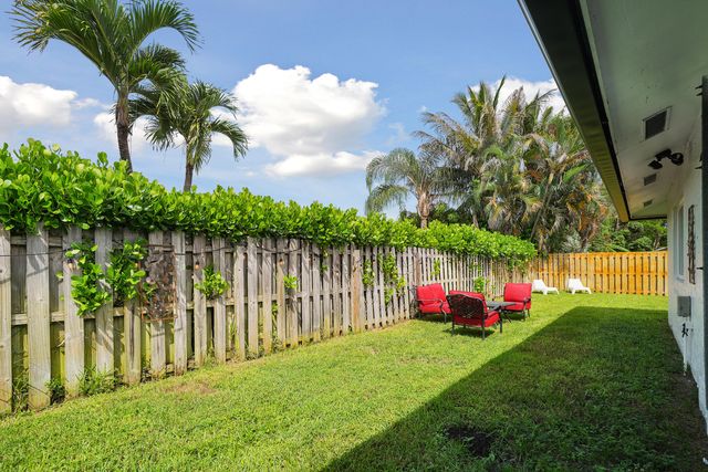 129 Stillwater Circle, Jupiter, FL 33458