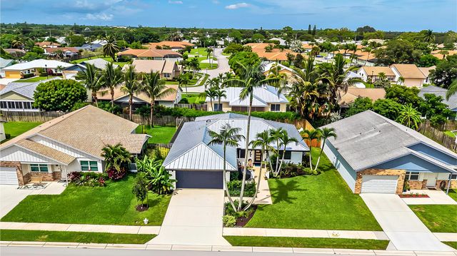 129 Stillwater Circle, Jupiter, FL 33458