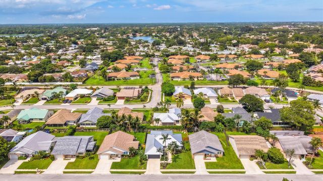 129 Stillwater Circle, Jupiter, FL 33458