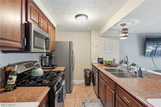 542 Topaz Lane, Brunswick, OH 44212
