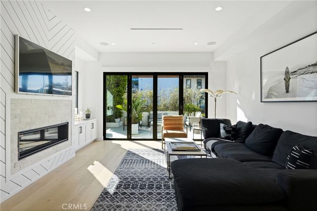 306 3rd Street, Huntington Beach, CA 92648