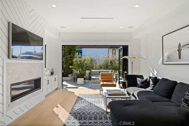 306 3rd Street, Huntington Beach, CA 92648
