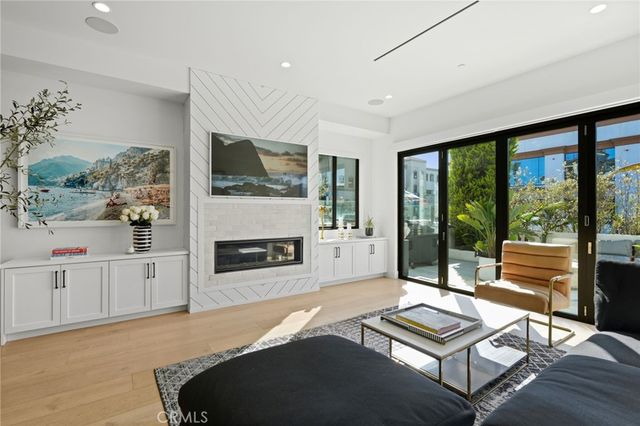 306 3rd Street, Huntington Beach, CA 92648