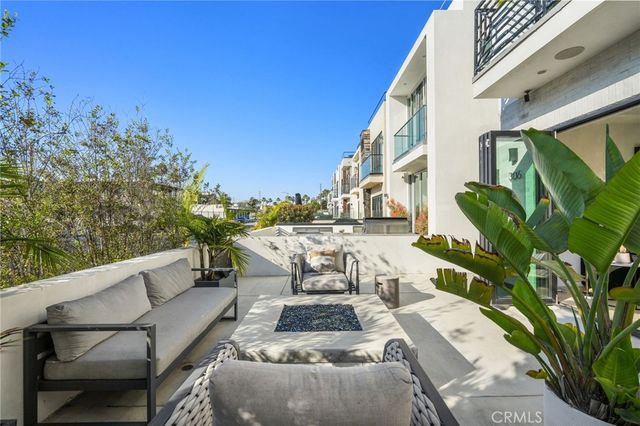 306 3rd Street, Huntington Beach, CA 92648