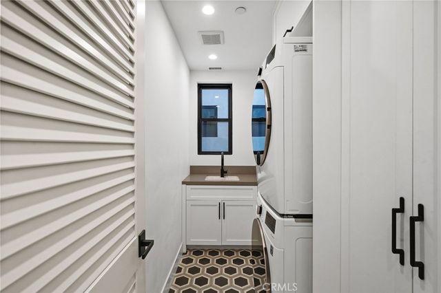 306 3rd Street, Huntington Beach, CA 92648