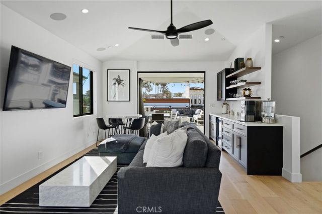306 3rd Street, Huntington Beach, CA 92648