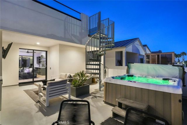306 3rd Street, Huntington Beach, CA 92648