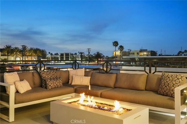 306 3rd Street, Huntington Beach, CA 92648
