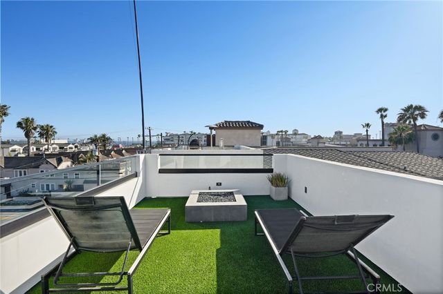 306 3rd Street, Huntington Beach, CA 92648