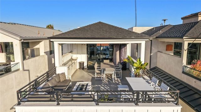 306 3rd Street, Huntington Beach, CA 92648
