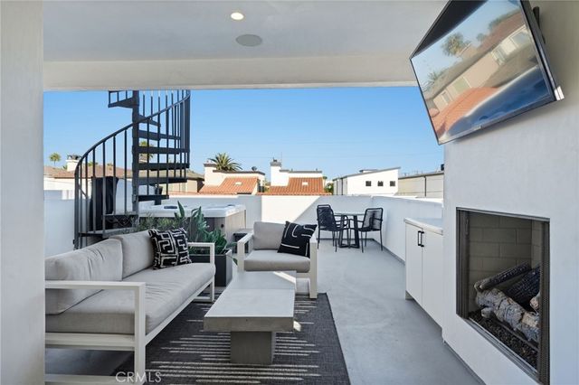 306 3rd Street, Huntington Beach, CA 92648