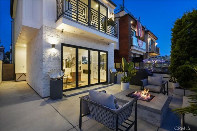 306 3rd Street, Huntington Beach, CA 92648