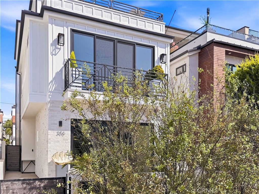 306 3rd Street, Huntington Beach, CA 92648