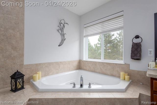 18 Wildrose Drive, White Lake, MI 48386